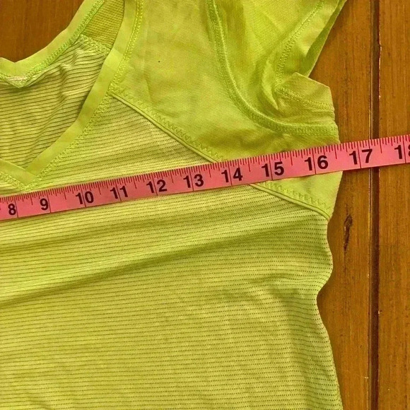 Lululemon Womens Short Sleeve Activewear Top Light Lime Green size 4 - Picture 5 of 9